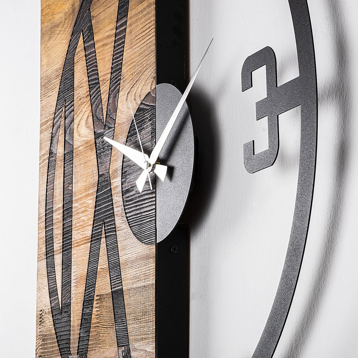 Ceas de perete decorativ din lemn Wooden Clock 24, Nuc, 3x58x58 cm
